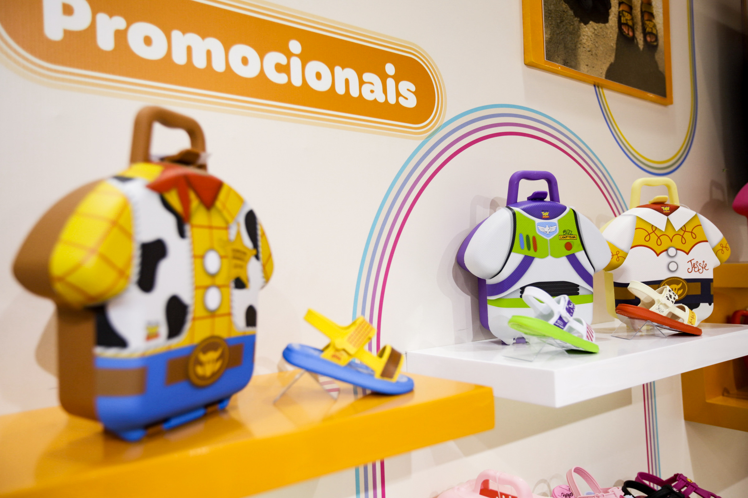 Ao infinito e além: Toy Story 5 é inspiração para coleções de calçados infantis 